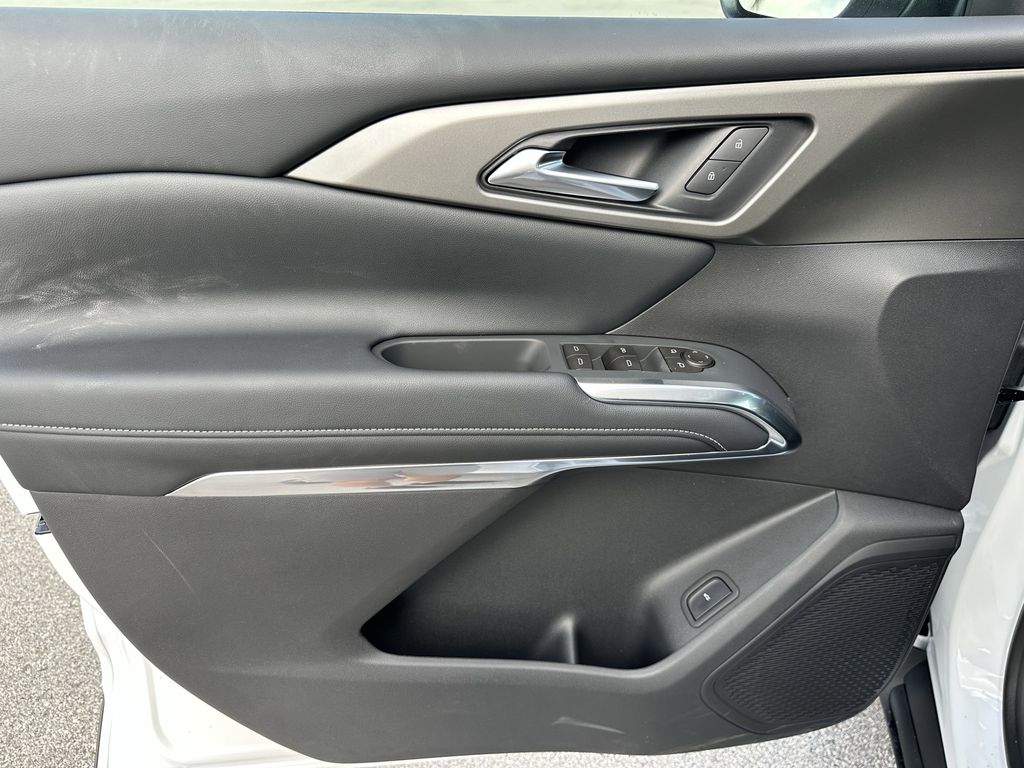 new 2026 Chevrolet Traverse car, priced at $38,595