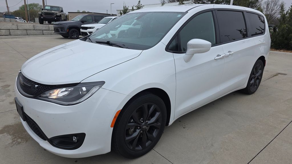 2020 Chrysler Pacifica Touring