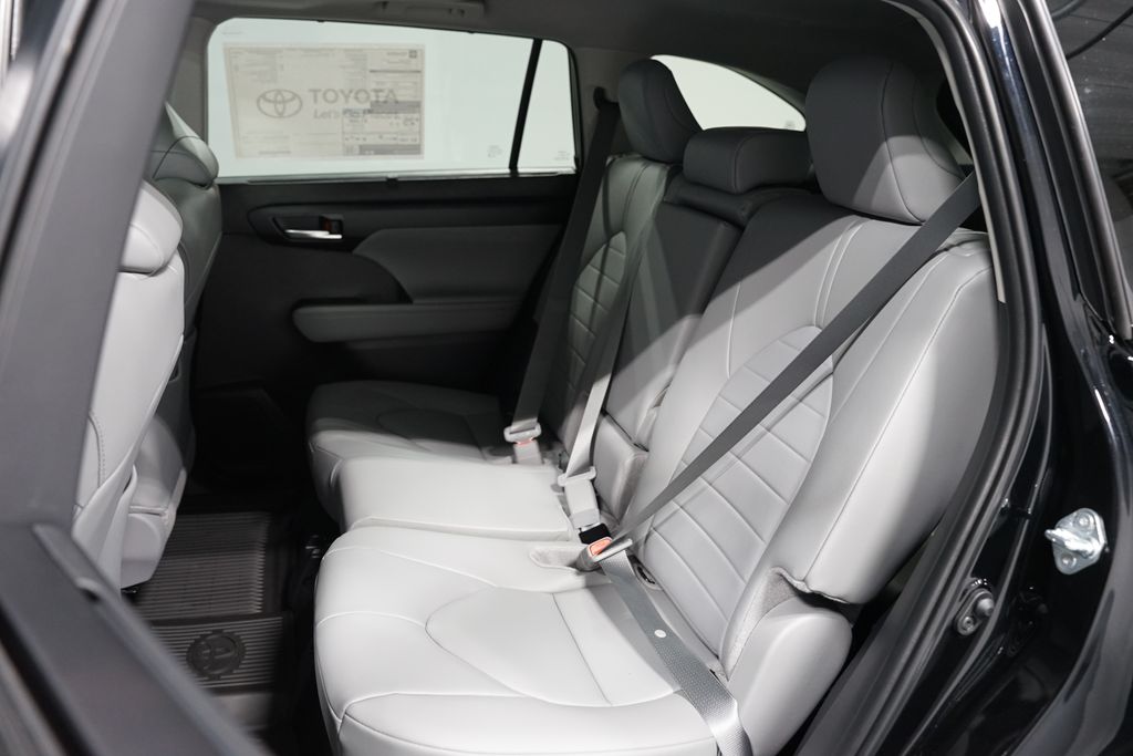 Thumbnail: 2025 Toyota Highlander - 29