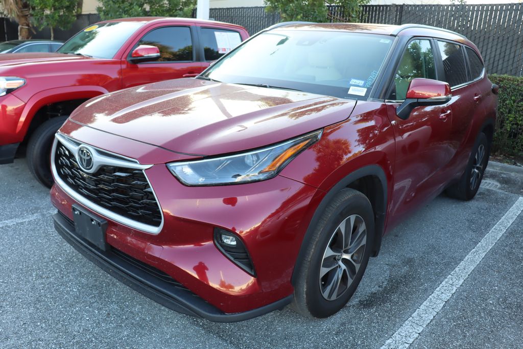 2023 Toyota Highlander L 2