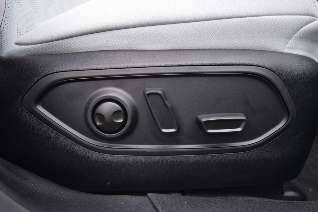 new 2026 Jeep Cherokee car, priced at $43,610