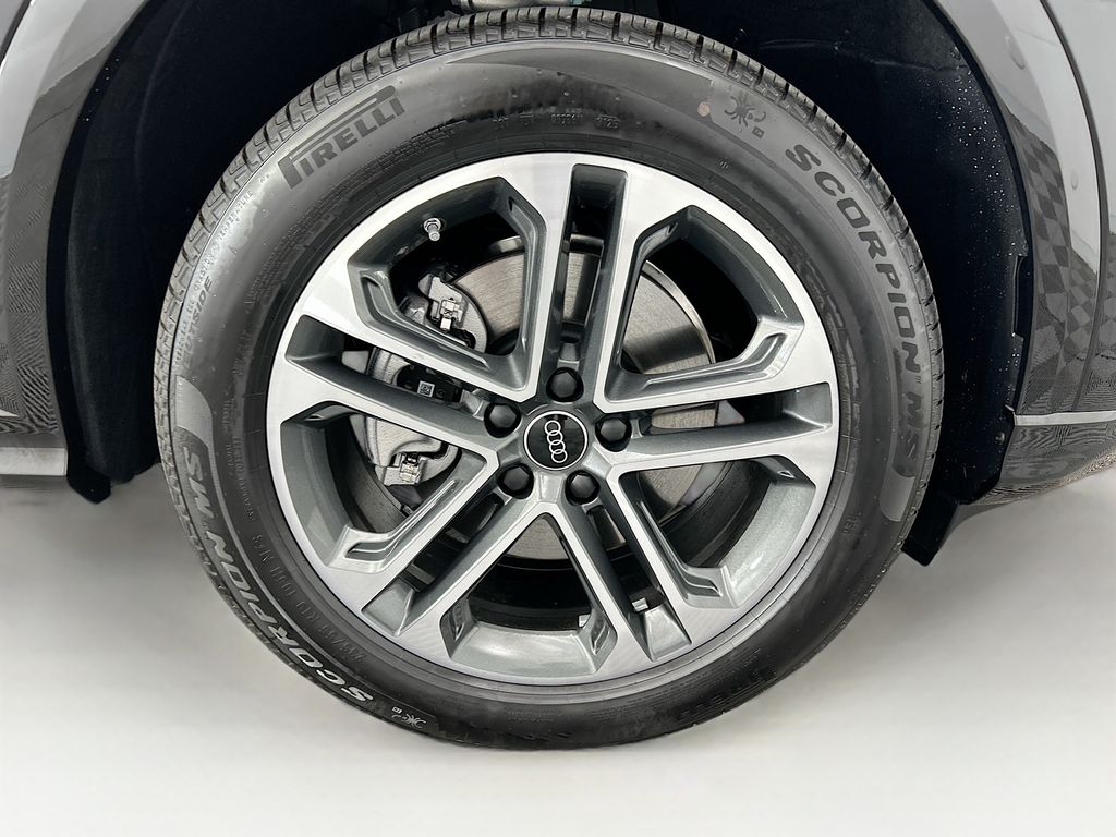 Thumbnail: 2025 Audi Q5 - 31