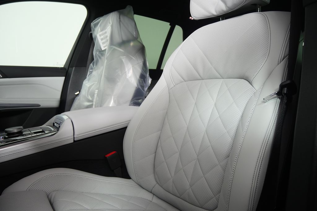 Thumbnail: 2026 BMW X5 - 11