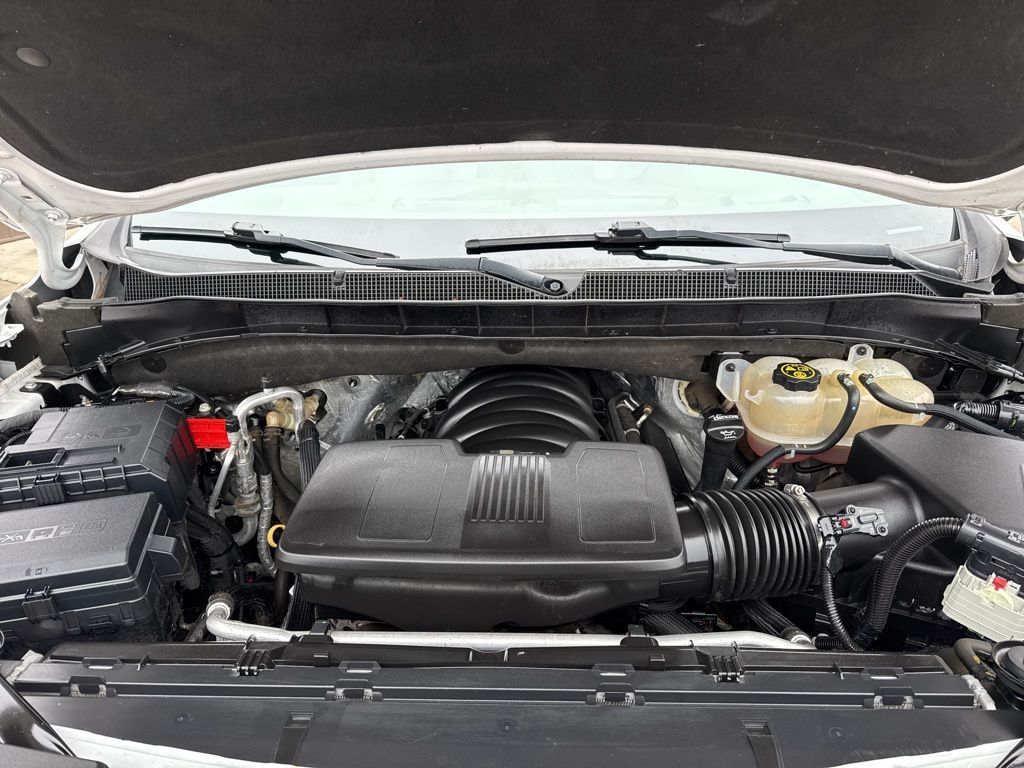 Used 2021 White Chevrolet Z71 image 12