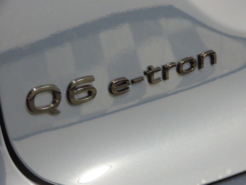 Thumbnail: 2027 Audi Q6 e-tron - 9