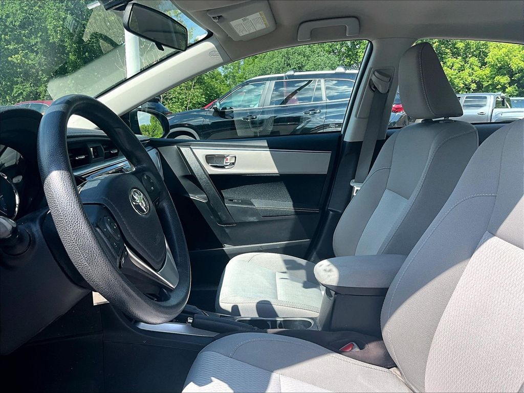 2016 Toyota Corolla — photo 4