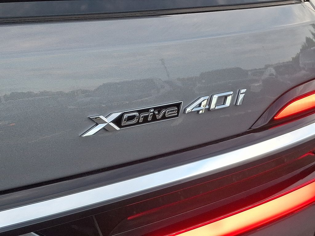 Thumbnail: 2026 BMW X7 - 12