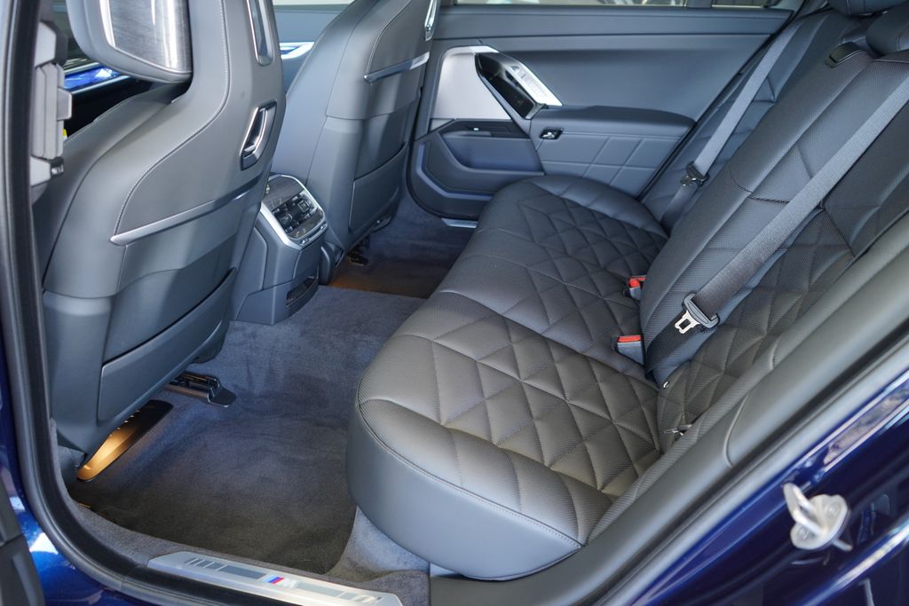 Thumbnail: 2026 BMW 7 Series - 20