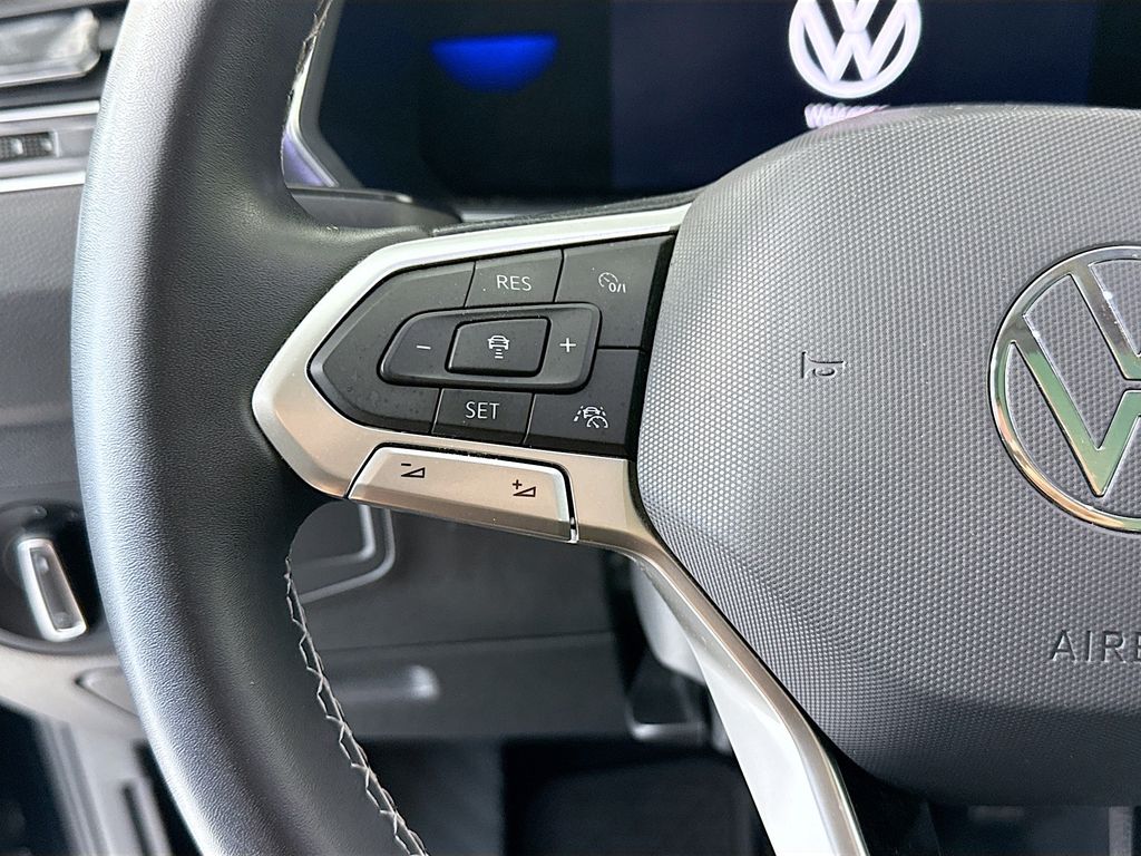 Thumbnail: 2022 Volkswagen Tiguan - 11