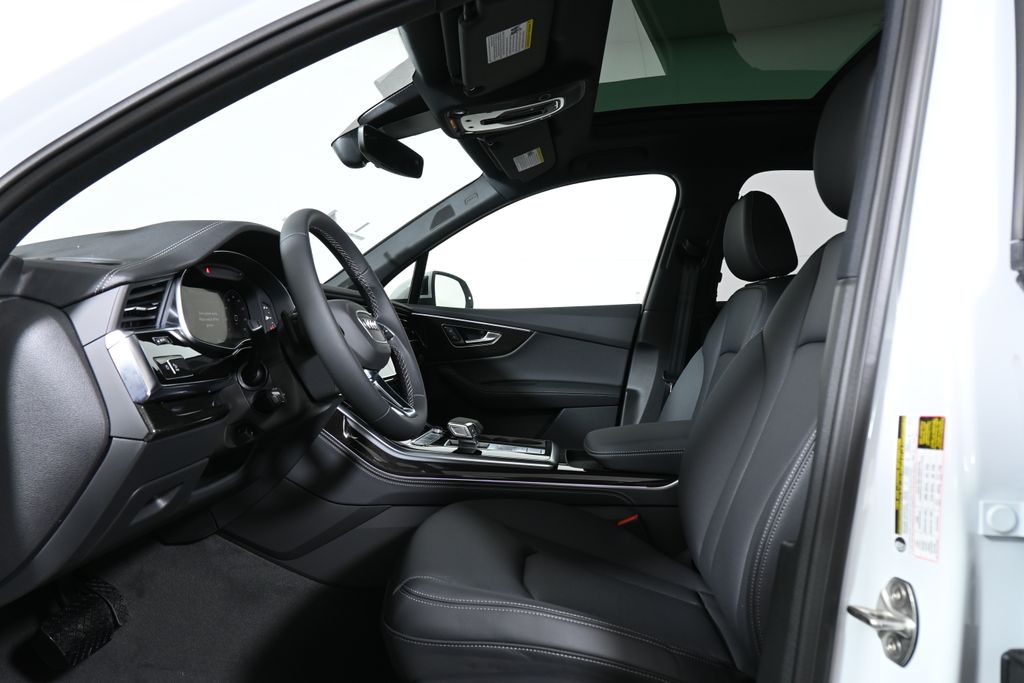 Thumbnail: 2026 Audi Q7 - 3