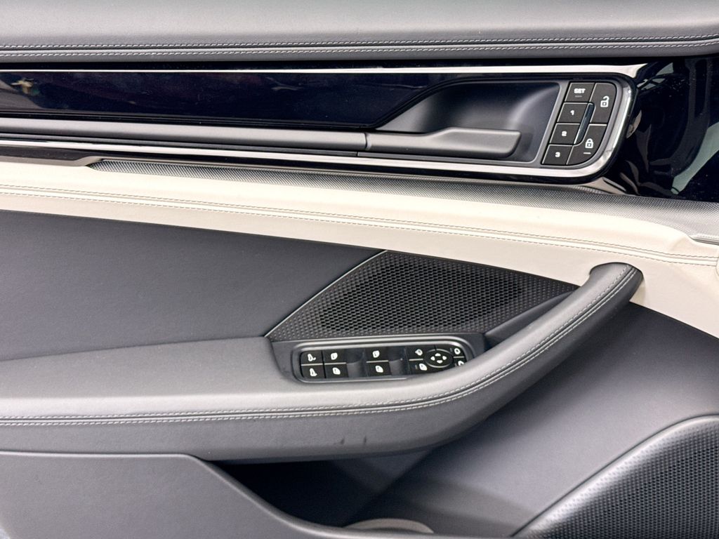 Thumbnail: 2026 Porsche Panamera - 24