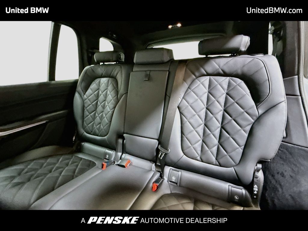 Thumbnail: 2027 BMW X7 - 12