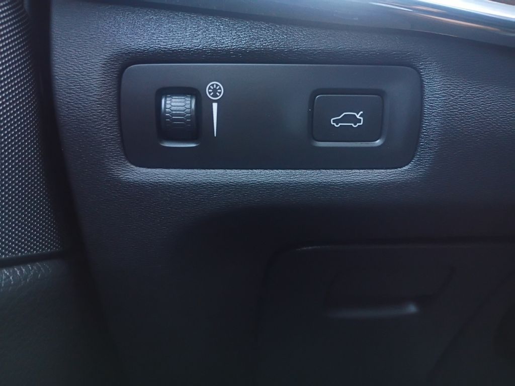 Used Car 2018 Volvo S90  T5 Momentum For Sale Under $15,000 In Austin, Texas