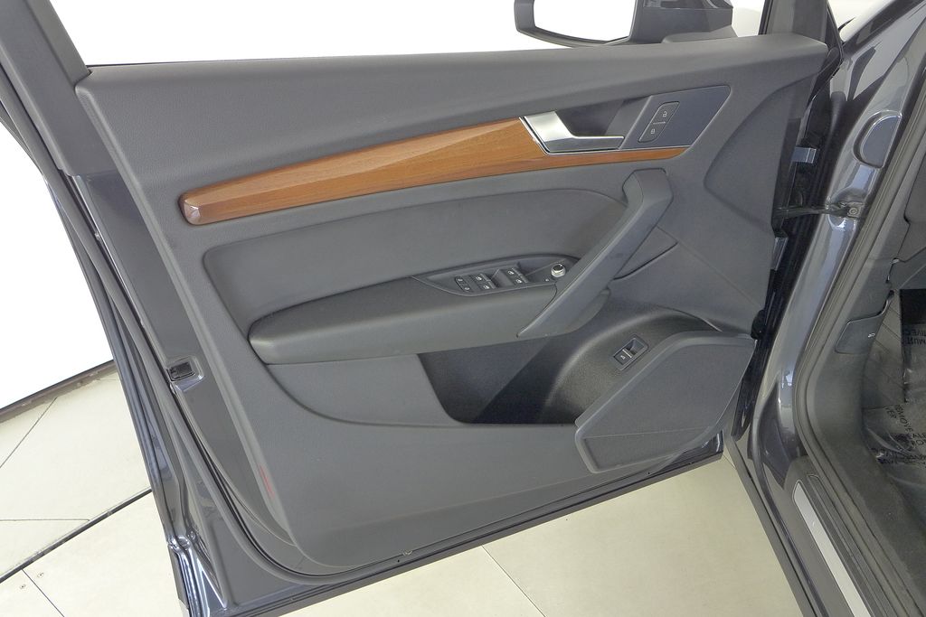 Thumbnail: 2023 Audi Q5 - 11