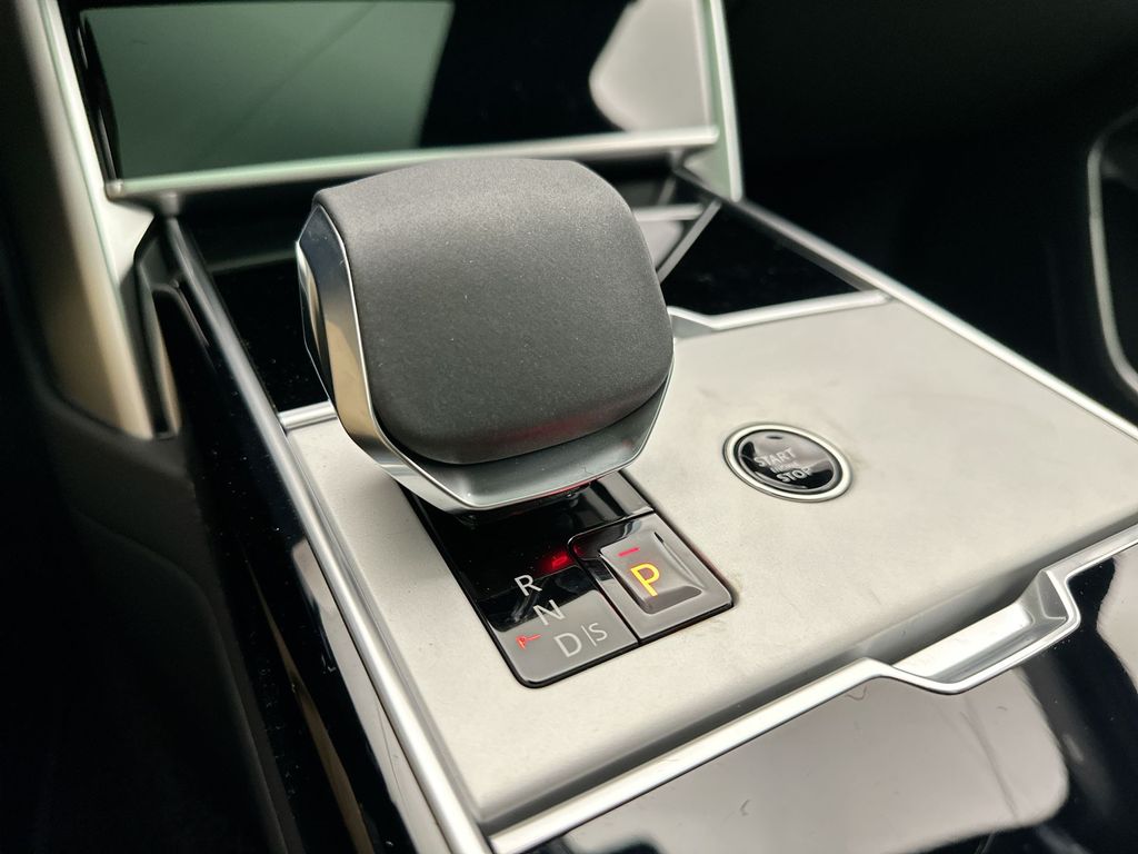 Thumbnail: 2026 Land Rover Range Rover - 24