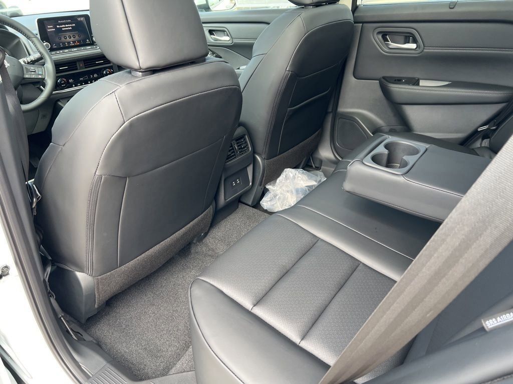 2025 Everest White Pearl Nissan Rogue SV FWD SUV