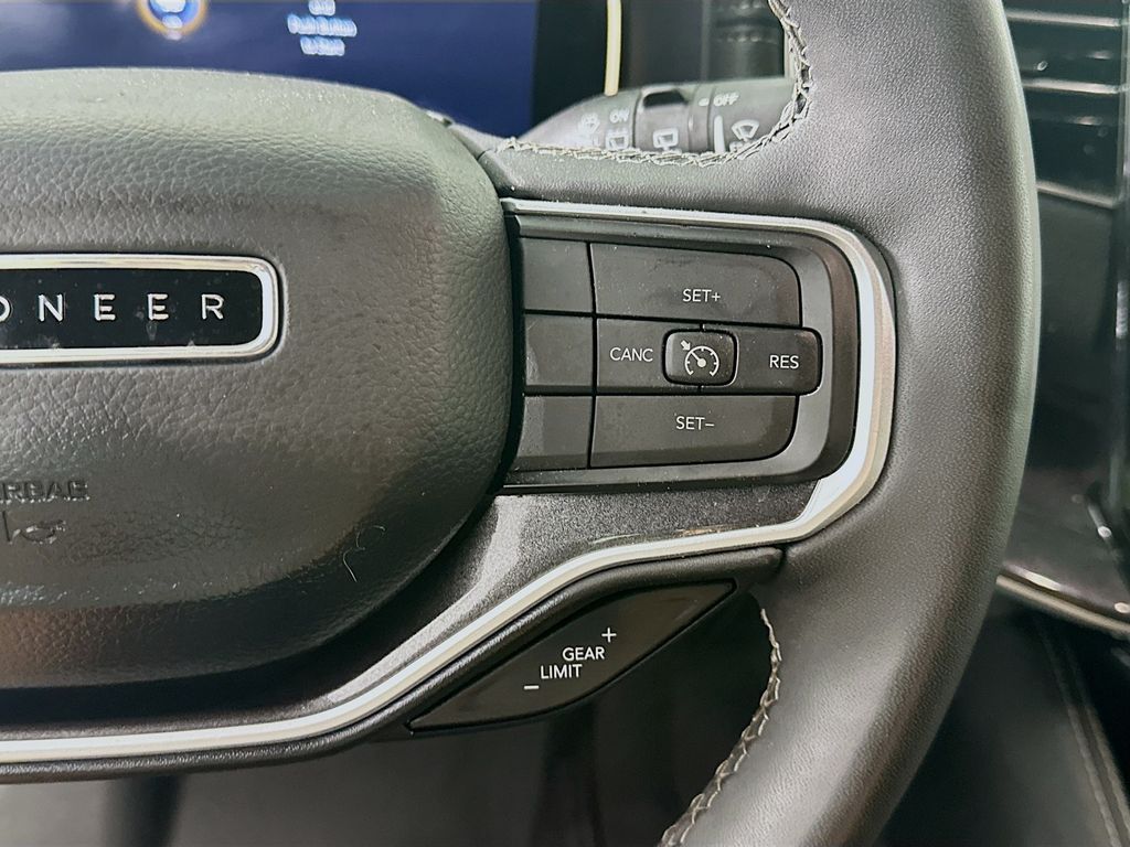 Used 2023 Gray Jeep Base image 27