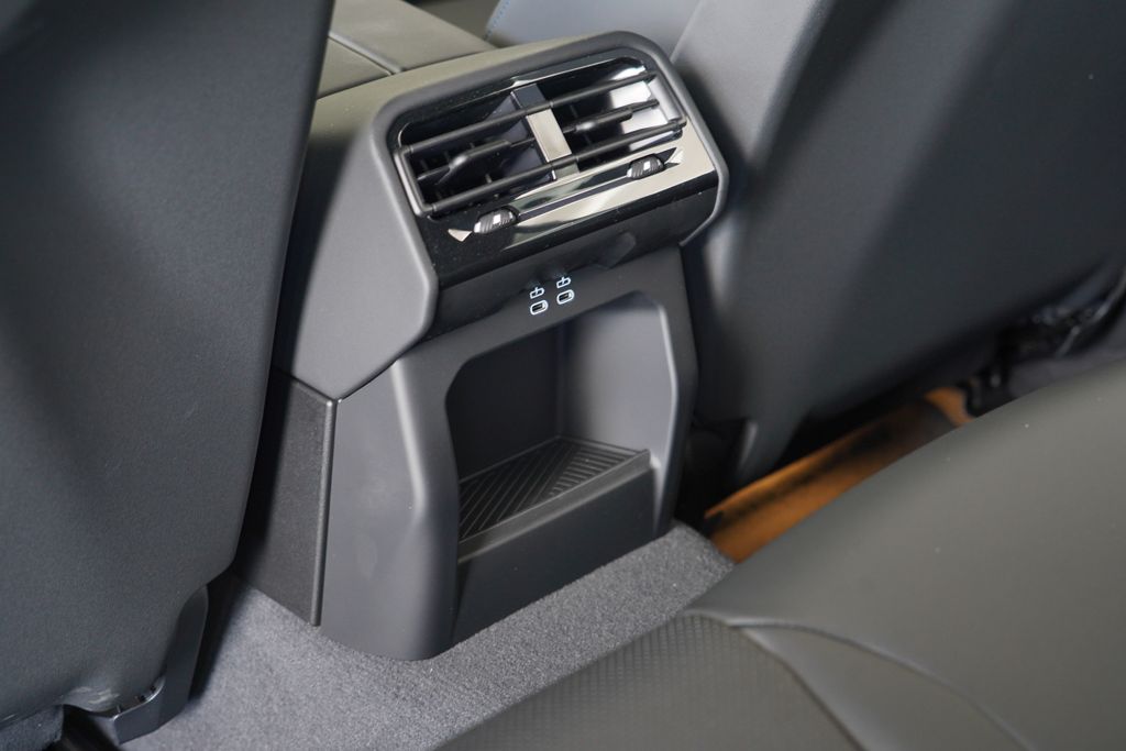 Thumbnail: 2026 BMW 5 Series - 29