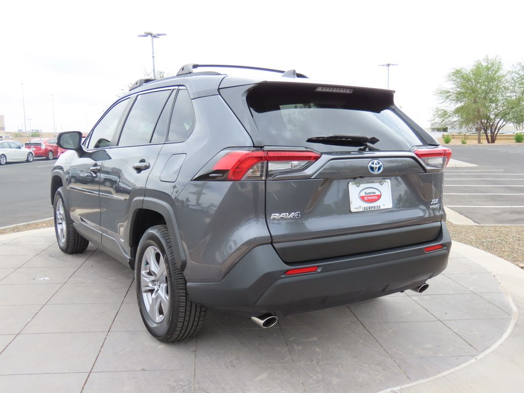 2022 Toyota RAV4 XLE 7