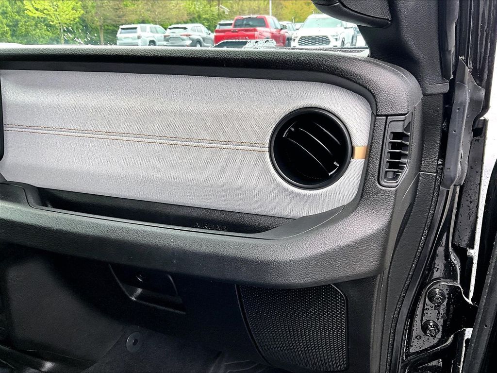 2024 Jeep Wrangler — photo 13