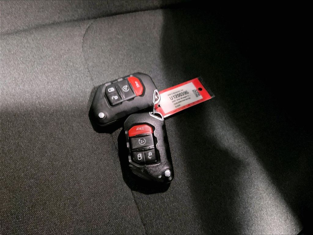 2024 Jeep Wrangler — photo 30