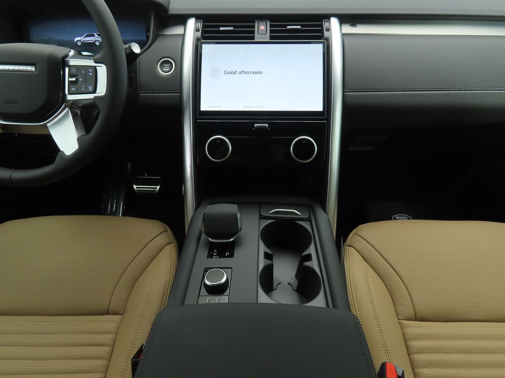 Thumbnail: 2026 Land Rover Discovery - 13