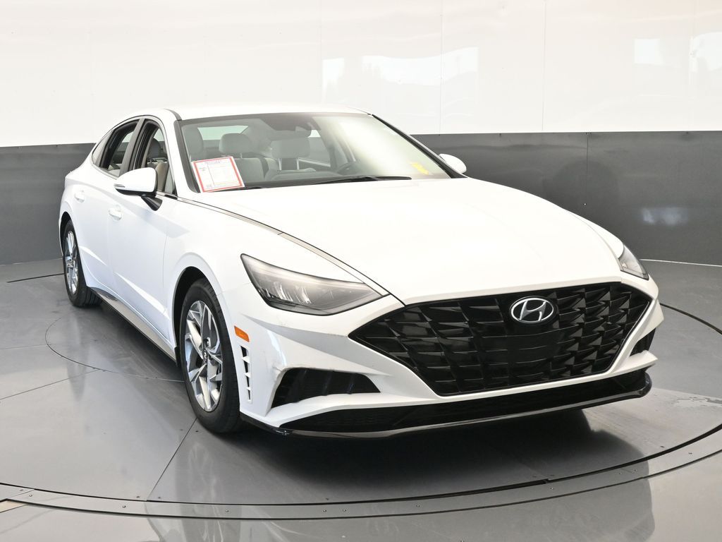 Used 2023 Serenity White Hyundai SEL image 9