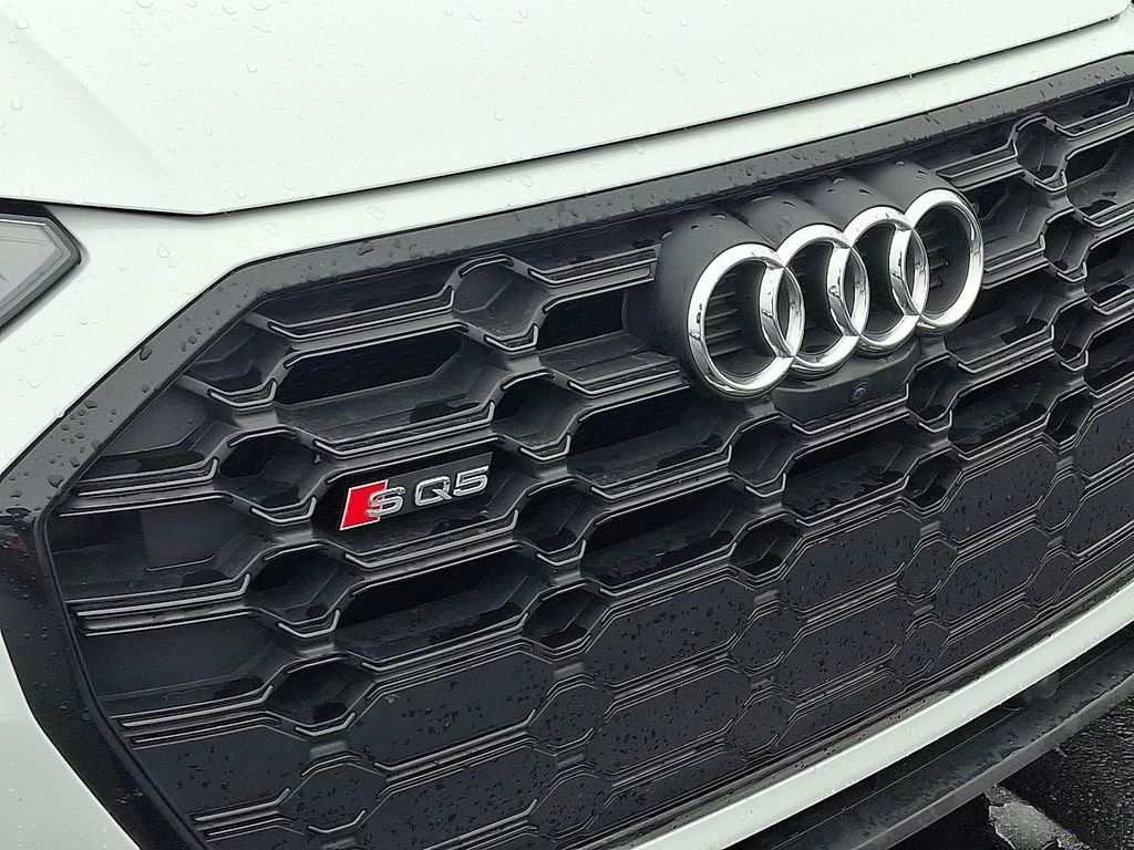Thumbnail: 2023 Audi SQ5 - 4