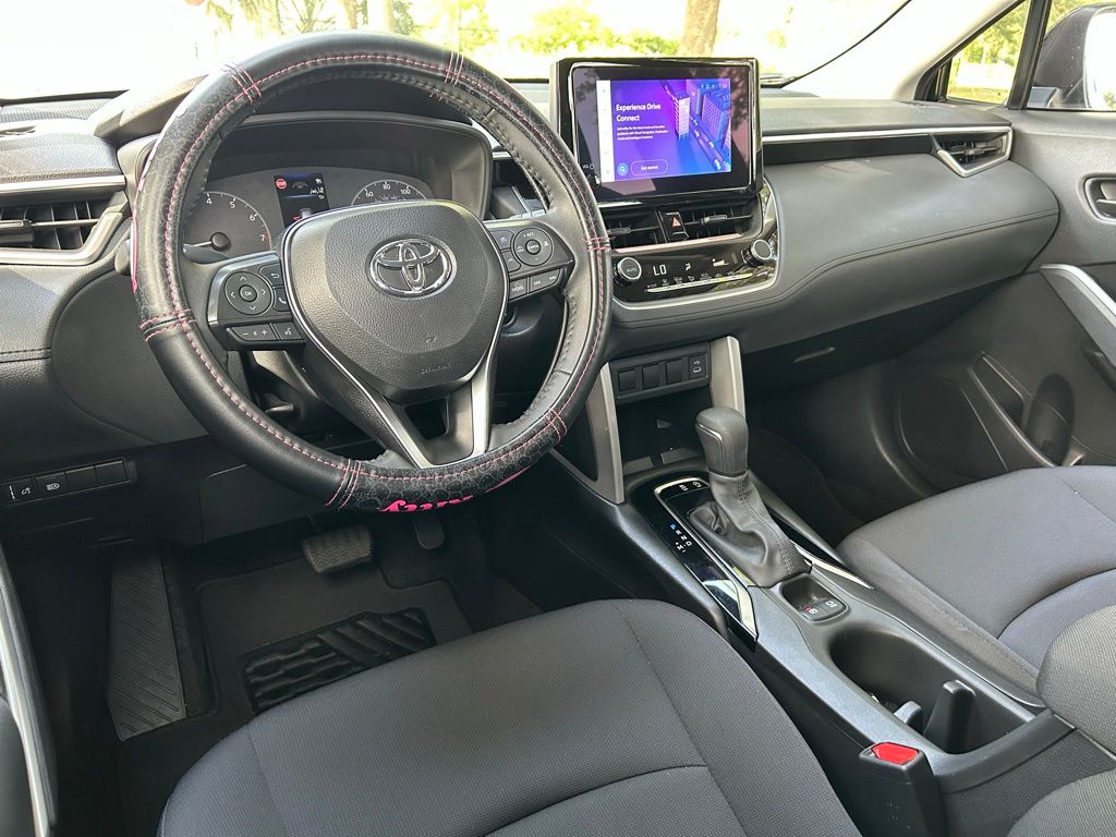 2024 Toyota Corolla Cross LE 12
