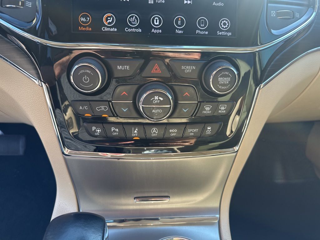 Used Car 2020 Jeep Grand Cherokee  Limited For Sale Under $25,000 In Austin, Texas