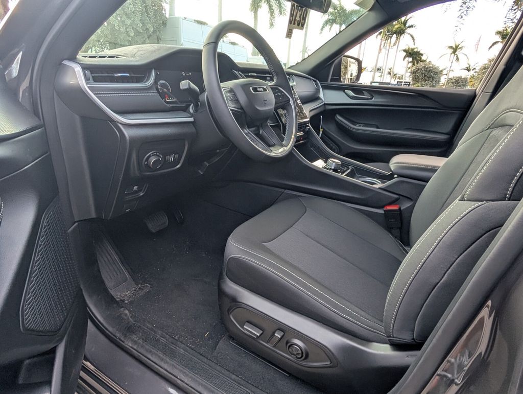 new 2025 Jeep Grand Cherokee car, priced at $26,420