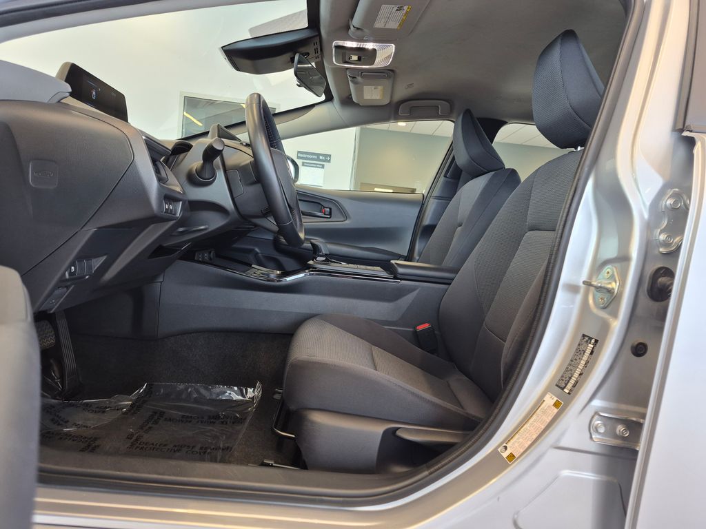 2025 Toyota Prius LE
