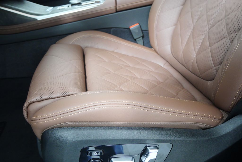 Thumbnail: 2026 BMW X7 - 10