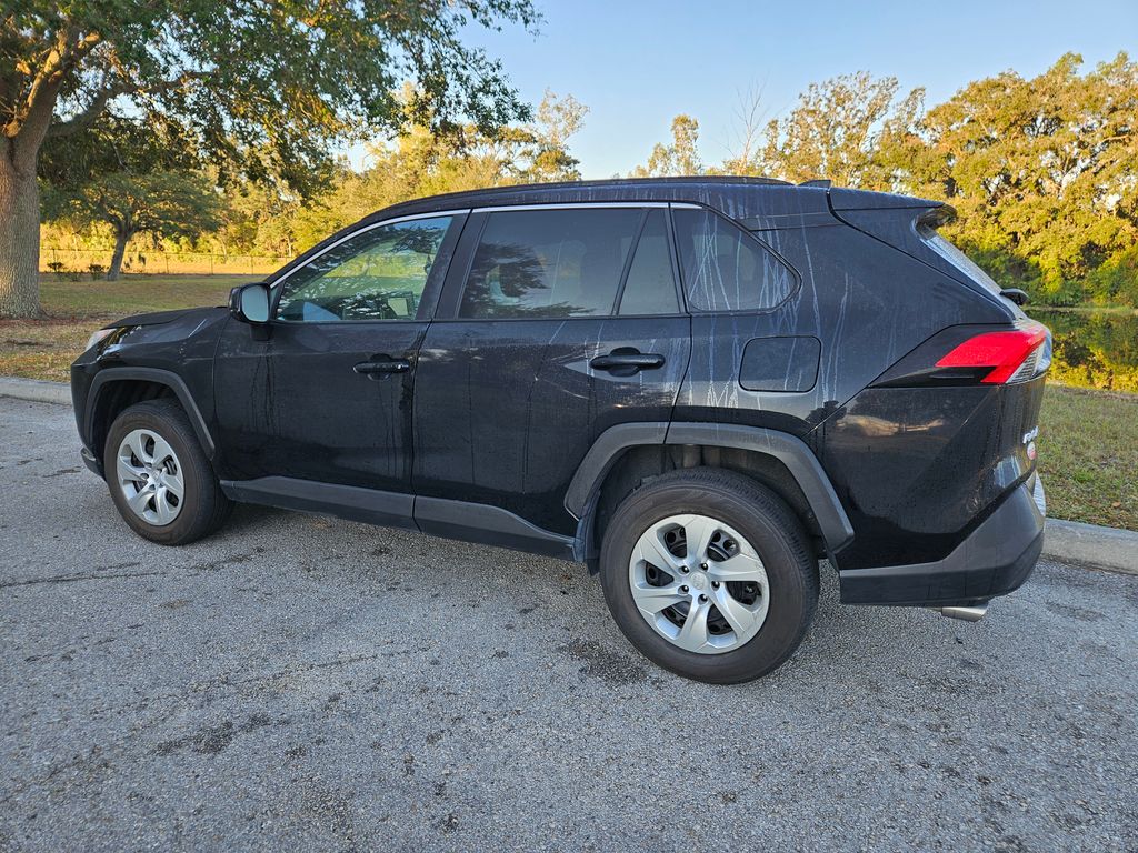 2021 Toyota RAV4 LE 3