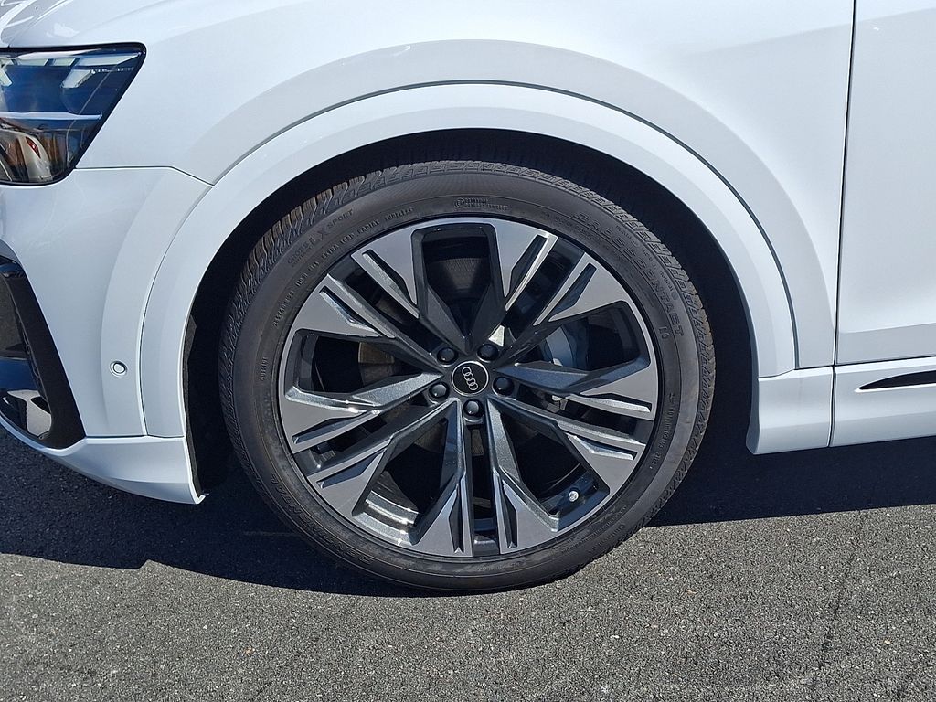 Thumbnail: 2027 Audi Q8 - 5