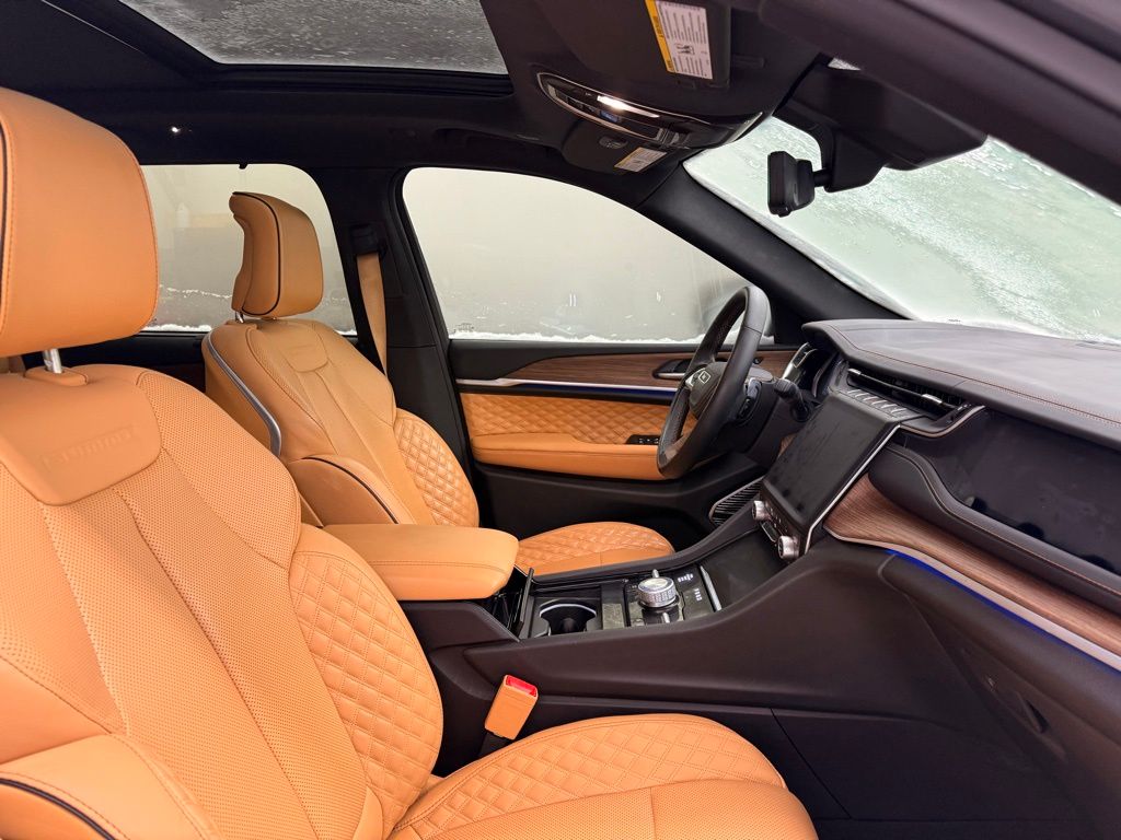 Thumbnail: 2022 Jeep Grand Cherokee - 30