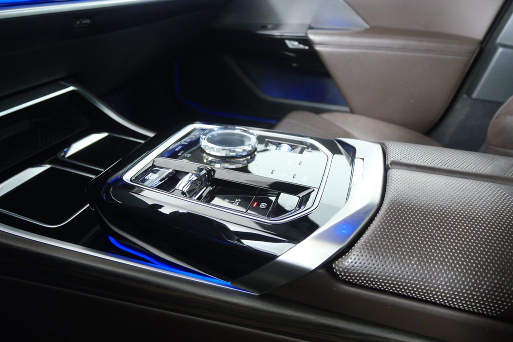 Thumbnail: 2023 BMW 7 Series - 28