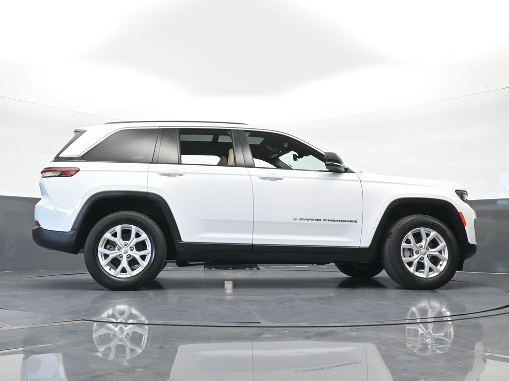 Used 2023 Bright White Clearcoat Jeep Limited image 65