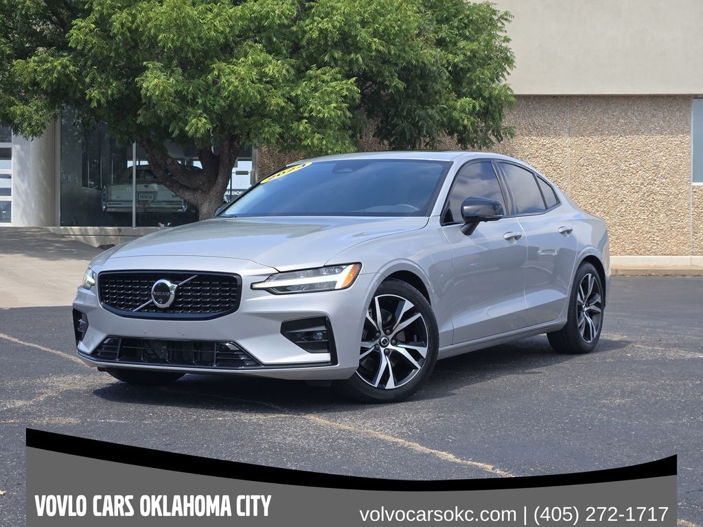 2024 Volvo S60 B5 Plus Dark Theme FWD