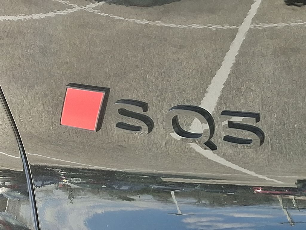 Thumbnail: 2025 Audi SQ5 - 32