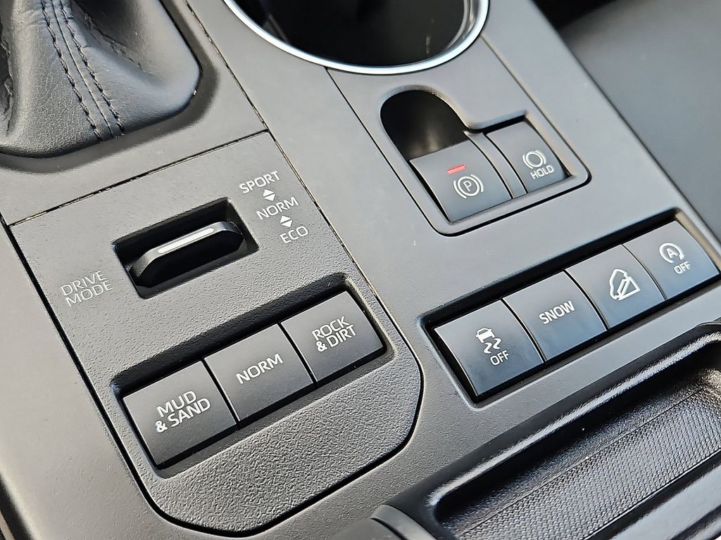 Thumbnail: 2020 Toyota Highlander - 16