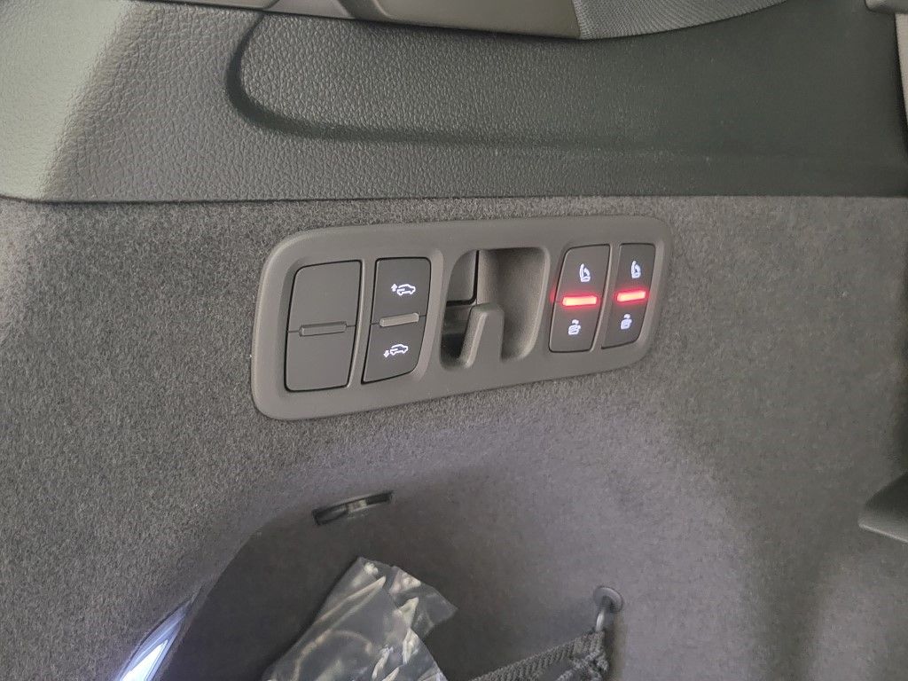 Thumbnail: 2026 Audi Q7 - 14