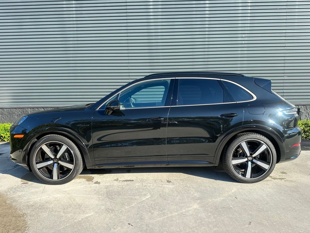 Thumbnail: 2025 Porsche Cayenne - 2