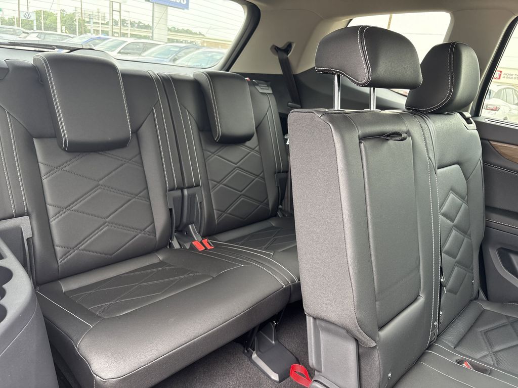 New 2025 Gray Volkswagen 2.0T SE w/Technology image 21