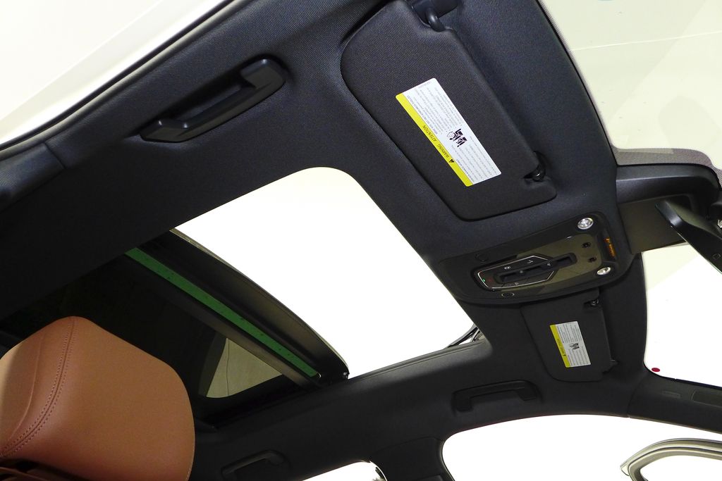 Thumbnail: 2022 Audi e-tron - 18