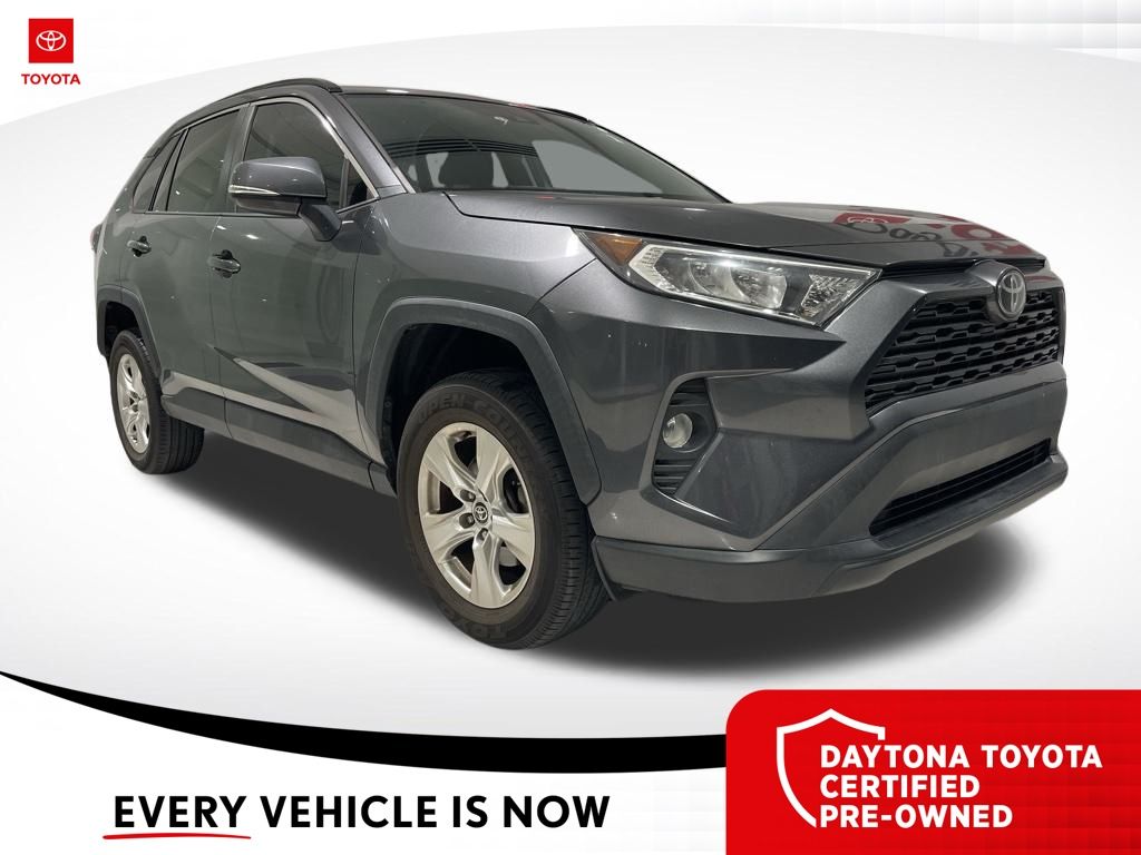 2021 Toyota RAV4 XLE's photo