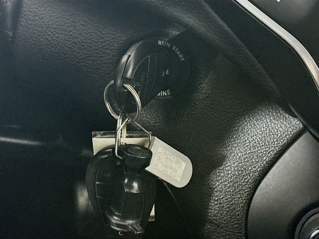 Used 2019 Red Jeep Latitude image 28