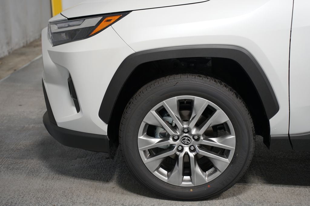 2025 Toyota RAV4 XLE Premium 5