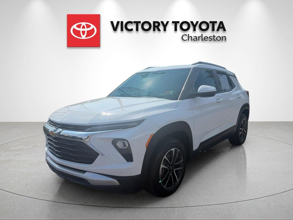 Summit White 2026 Chevrolet Trailblazer SUV / Crossover Front-Wheel Drive Continuously Variable Transmission