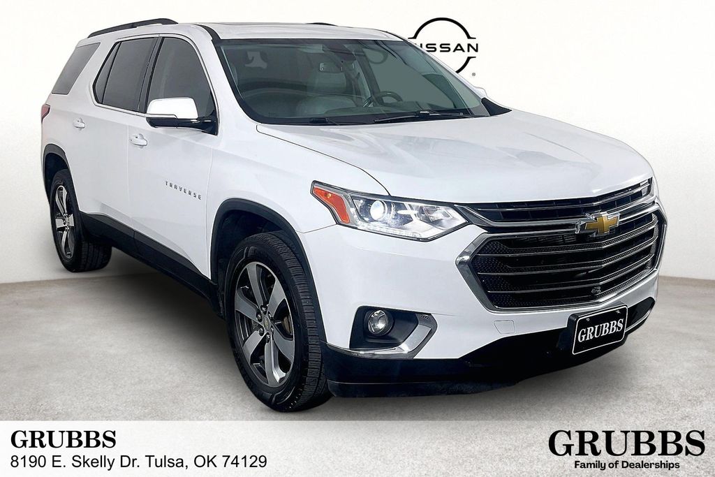 Summit White 2020 Chevrolet Traverse SUV / Crossover Front-Wheel Drive 9-Speed Automatic
